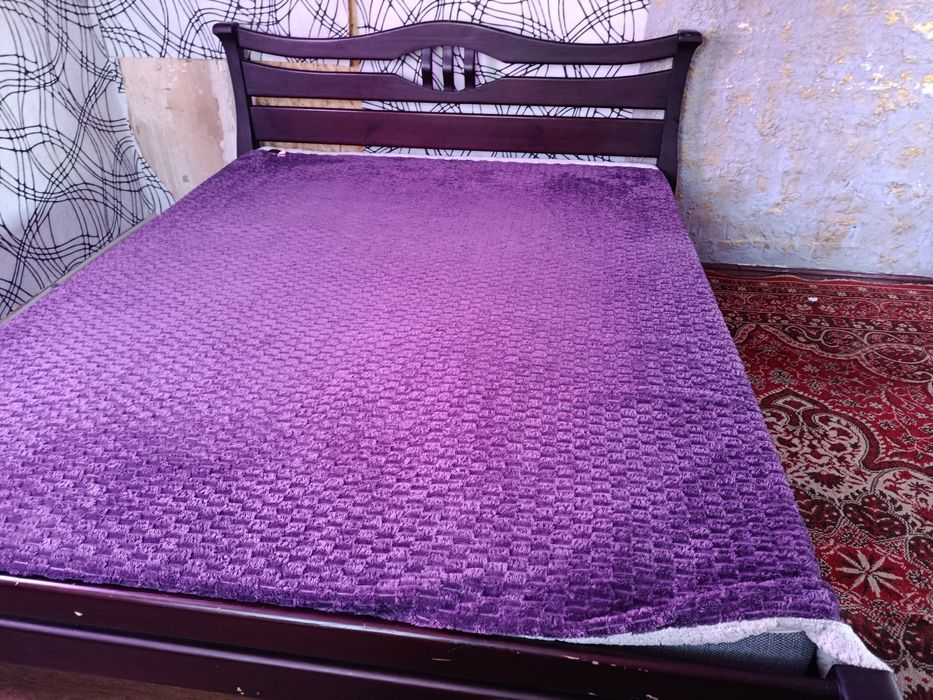 Продам кровать с матрасом