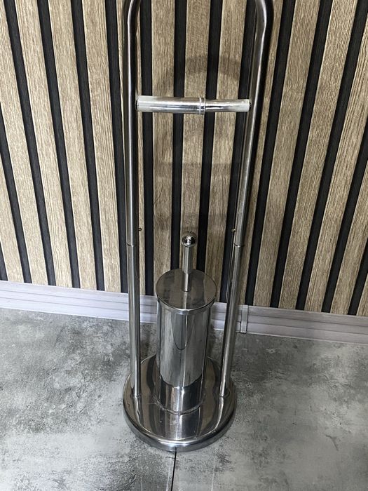 uchwyt na papier toaletowy razem z szczotką