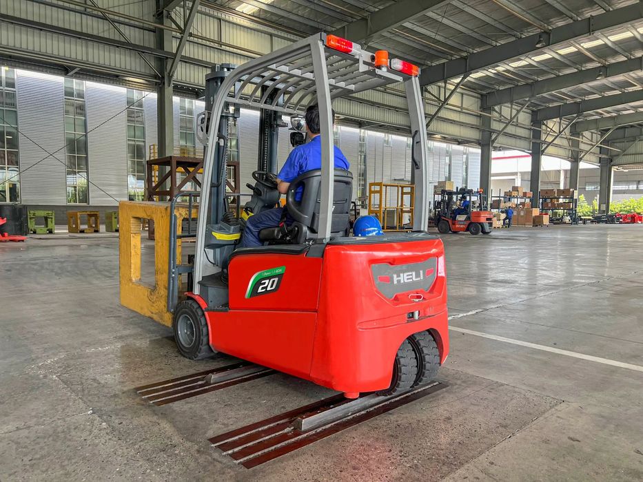 Heli [NOWY] WÓZEK WIDŁOWY Heli CPD20 2t li-ion  10h pracy na akumulatorze li-ion, możliwość doładowywania
