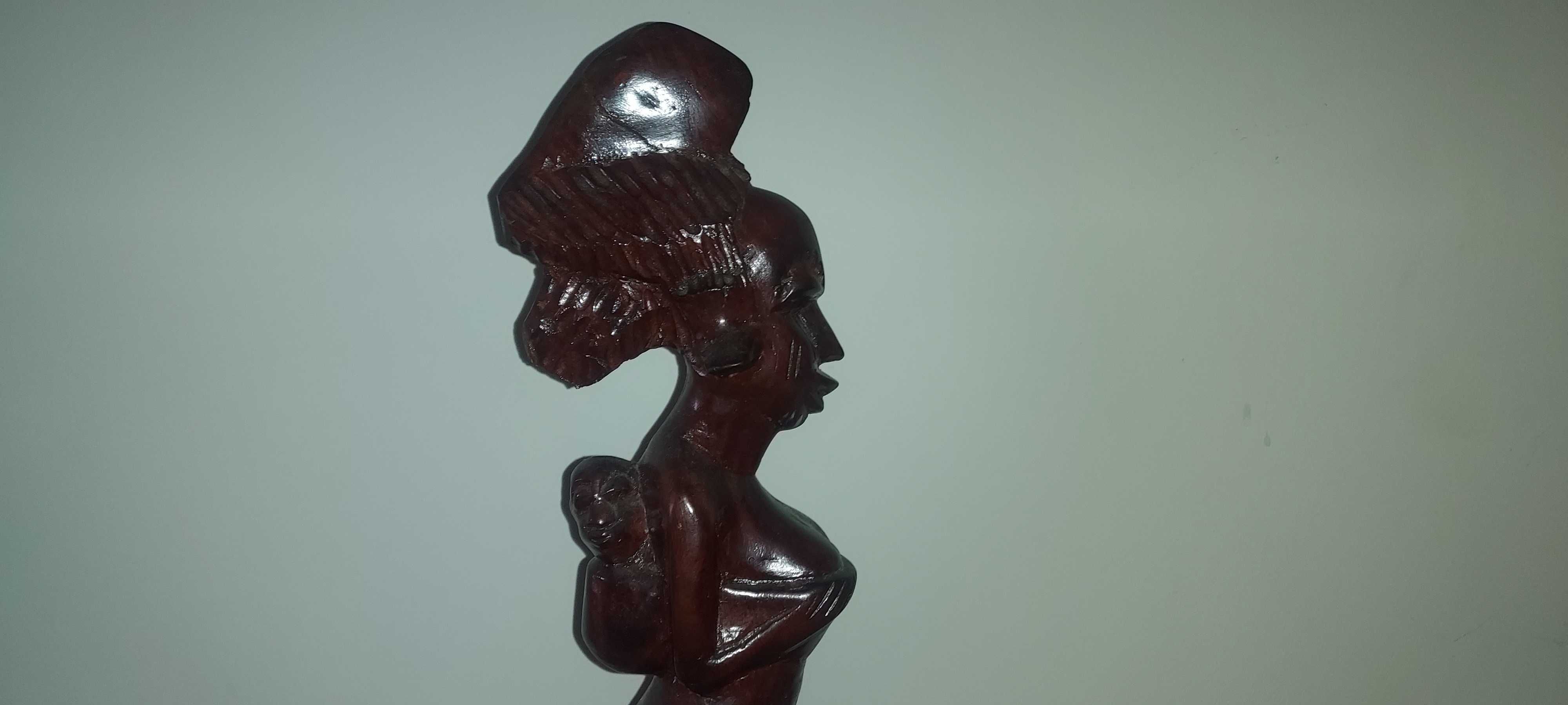 Escultura madeira africana/pau preto em bom estado   60 cm