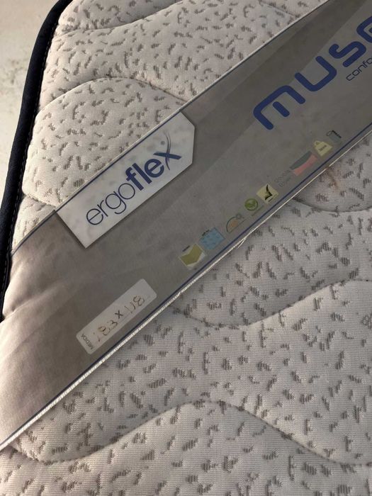 Cama antiga de ferro