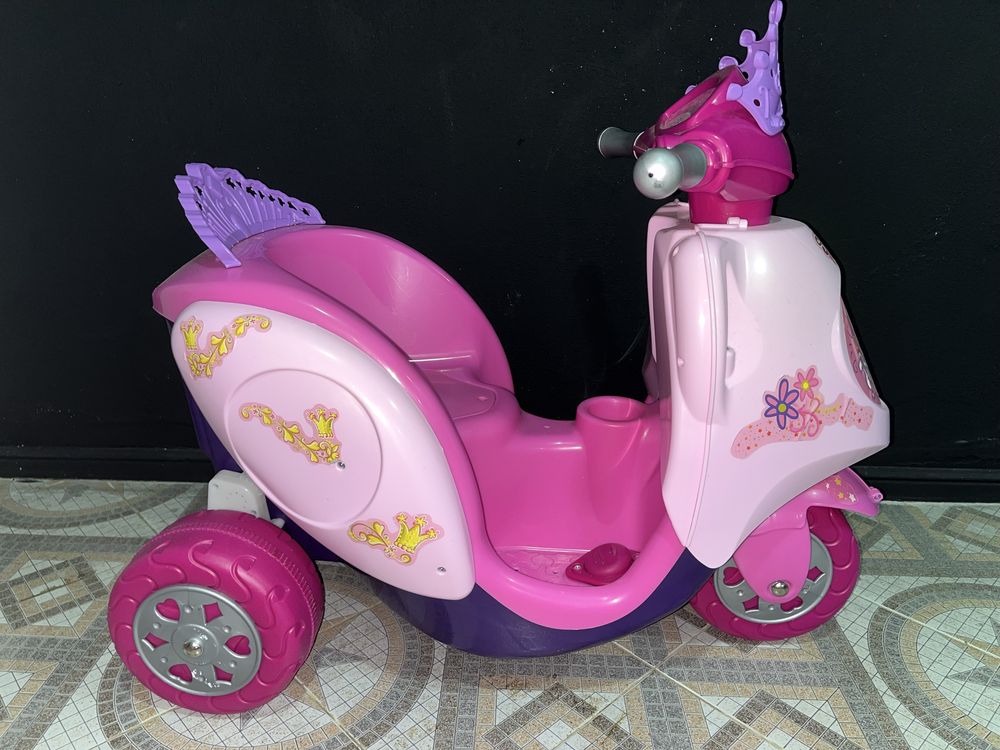 Mota a bateria menina
