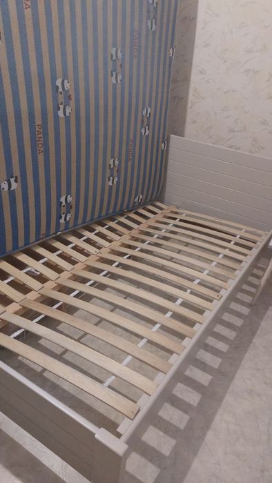 Двуспальная кровать с матрасом