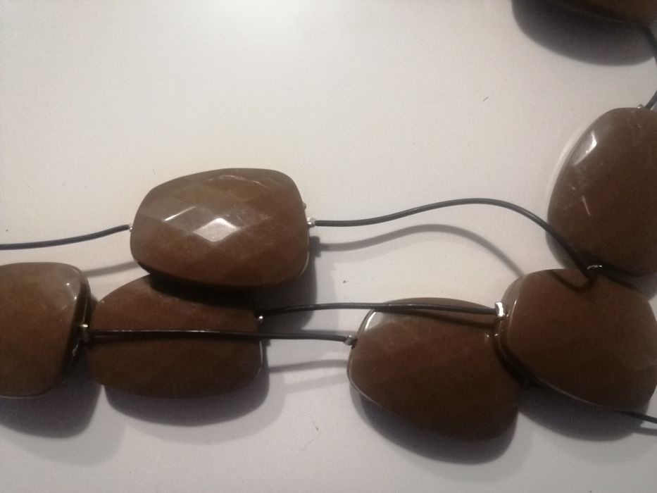 Korale brązowe, efektowne