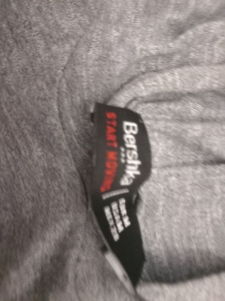 Camisola/top para adolescente sem mangas e com carapuço da bershka