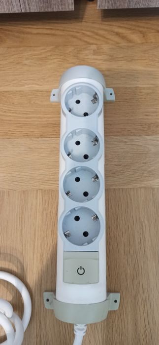 Подовжувач Legrand 4 розетки + вимикач