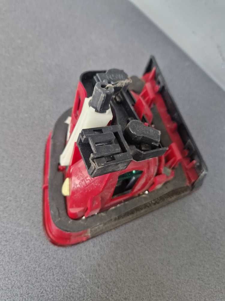 Citroen C5 III 08-11 r. Sedan Lampa Tył Lewa W Klapę