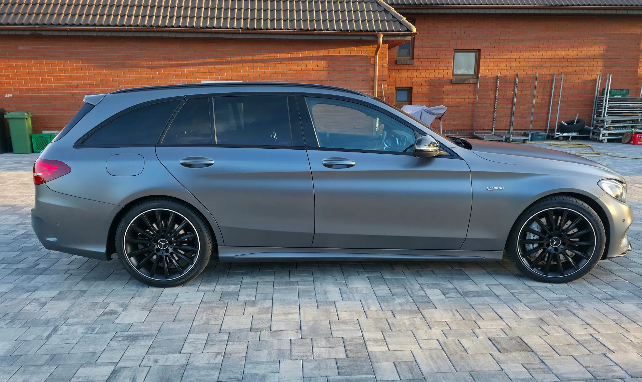 Mercedes-Benz Klasa C Mercedes-Benz C43 AMG 4MATIC – 2016 – SELENITE GRAY SHAPE (297U)