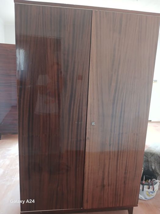 Продаю шафи та прикроватні тумбочки