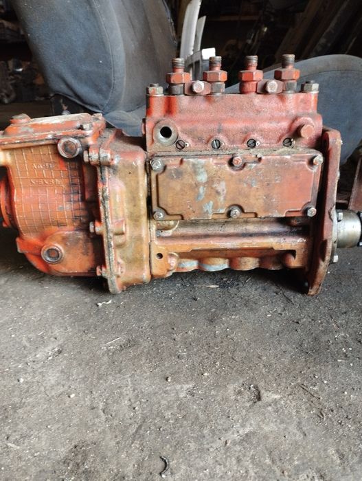 Топливный насос от камбаин С К нива