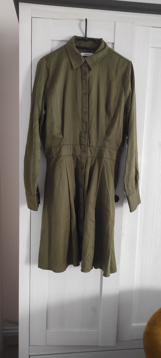 Sukienka rozkloszowana khaki Reserved MIDI rozm M