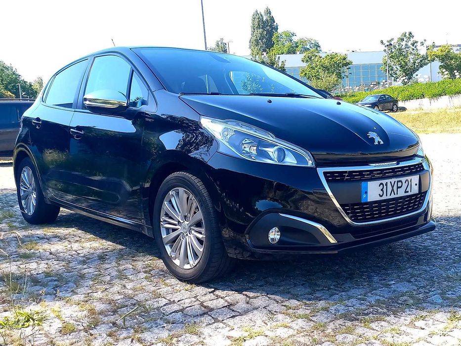 Peugeot 208 Signature - Óptimo Estado