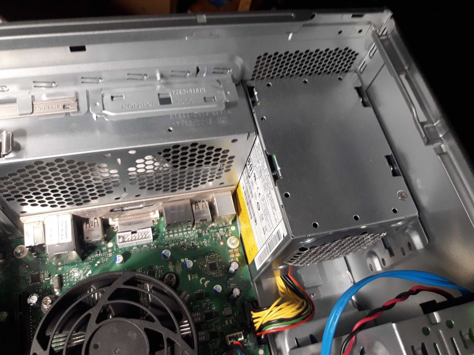 Fujitsu 8gen. i3 8100 - 24GB RAM - piękny, czysty, niezakurzony