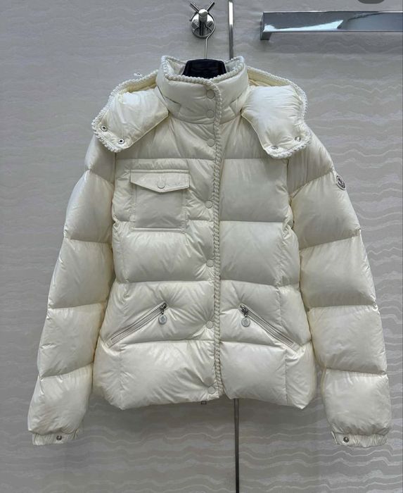 Куртка Moncler біла з капішоном