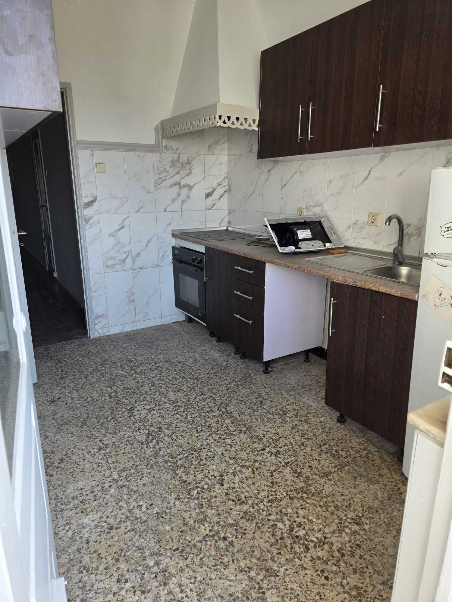 Apartamento T2 + 1 com sotão para Renovar no Centro