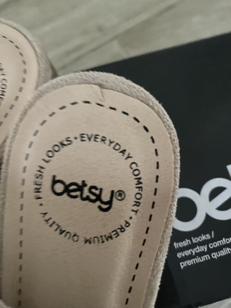 Босоножки-туфли BESTY