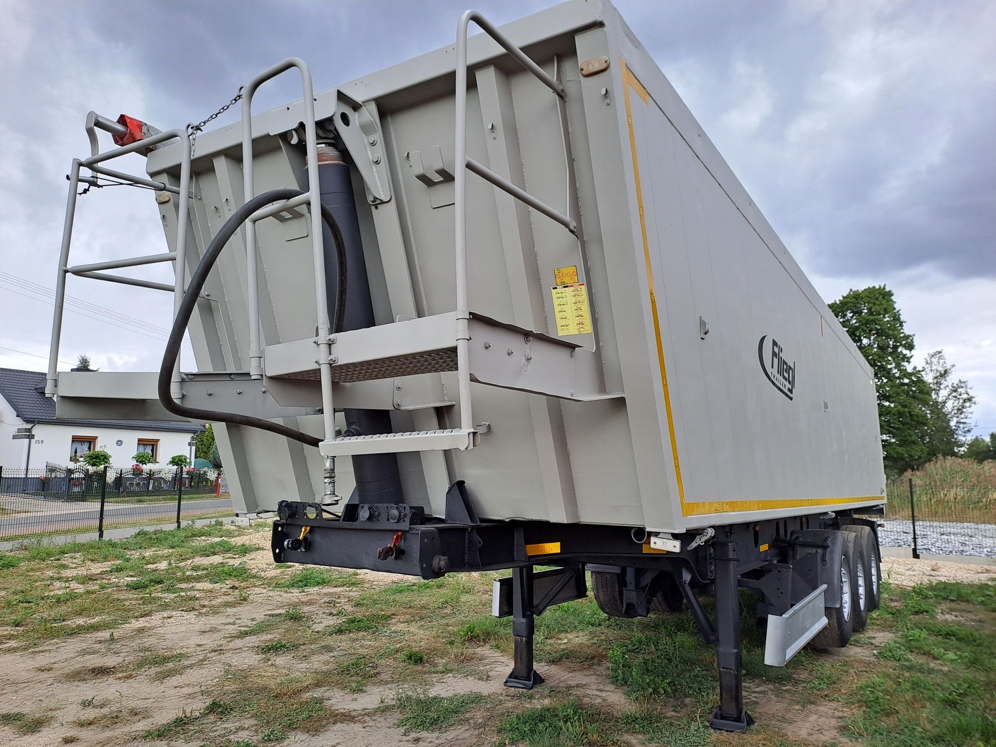 Naczepa wywrotka Fliegl 40m3 Saf Intrax Tarcza