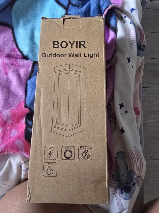Lampa zewnętrzna z czujnikiem ruchu