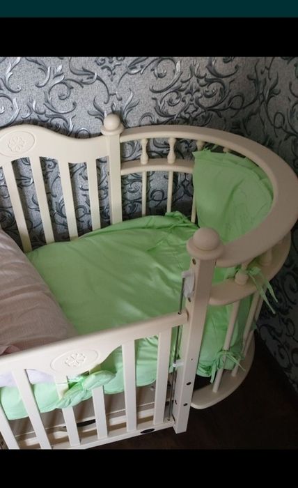 Нове  дитяче ліжечко