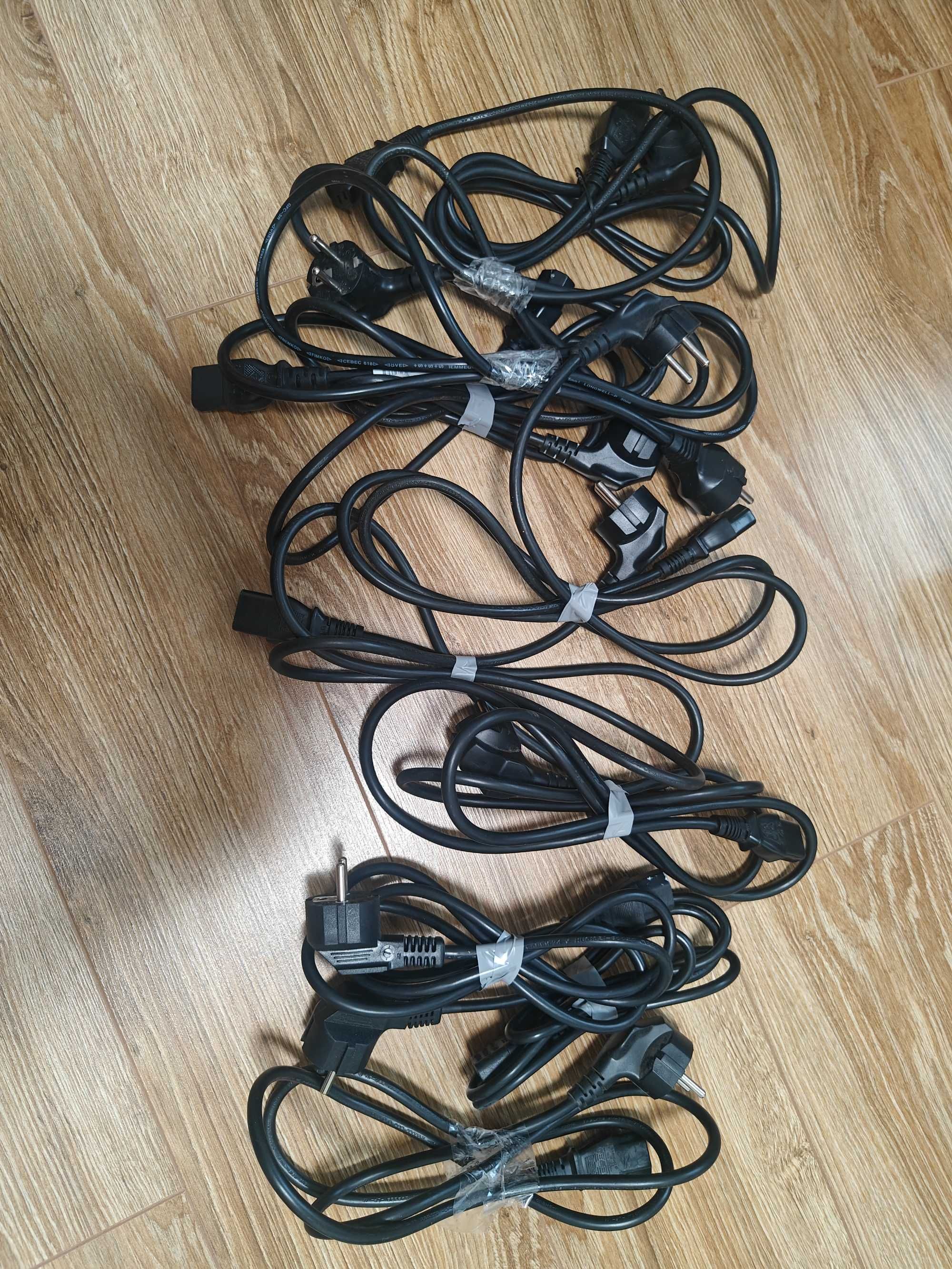 zestaw kabli zasilających 10 sztuk + 5 angielskich oraz 5 sztuk vga