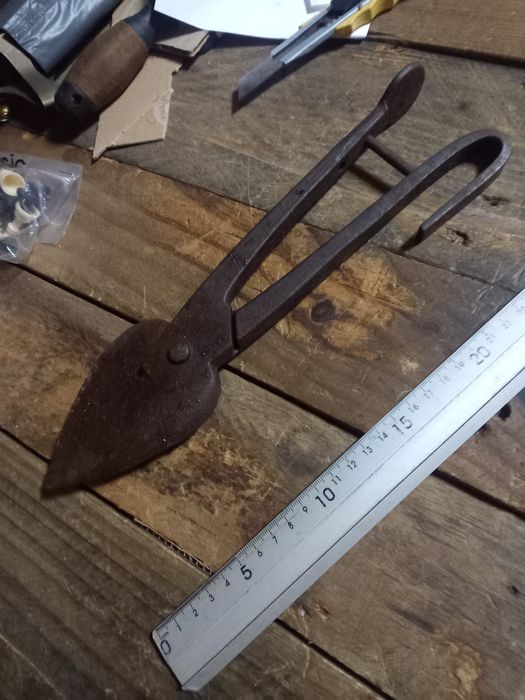 Tesoura Antiga de cortar chapa.