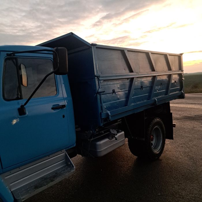 Газ 3307 після реставрації.