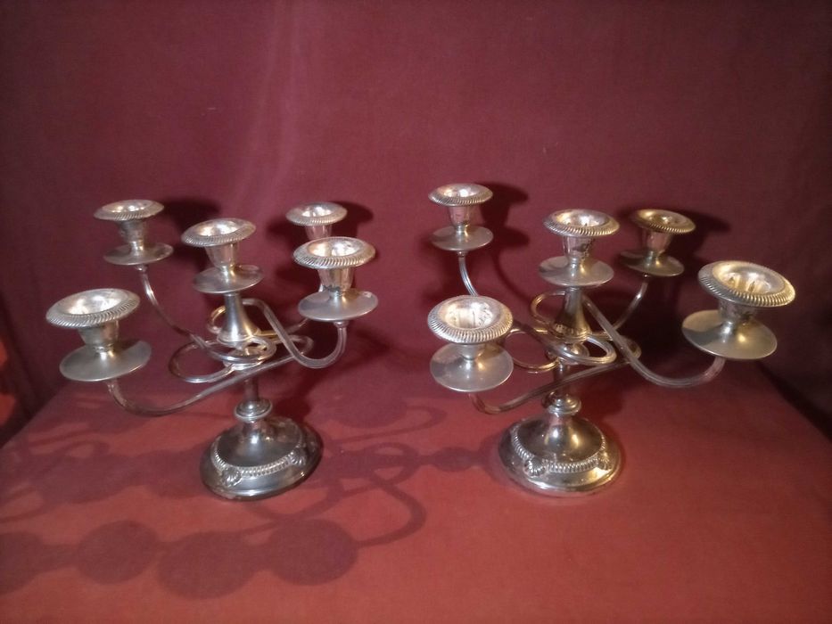 Conjunto de 2 castiçais de 5 braços banhados a prata antigos