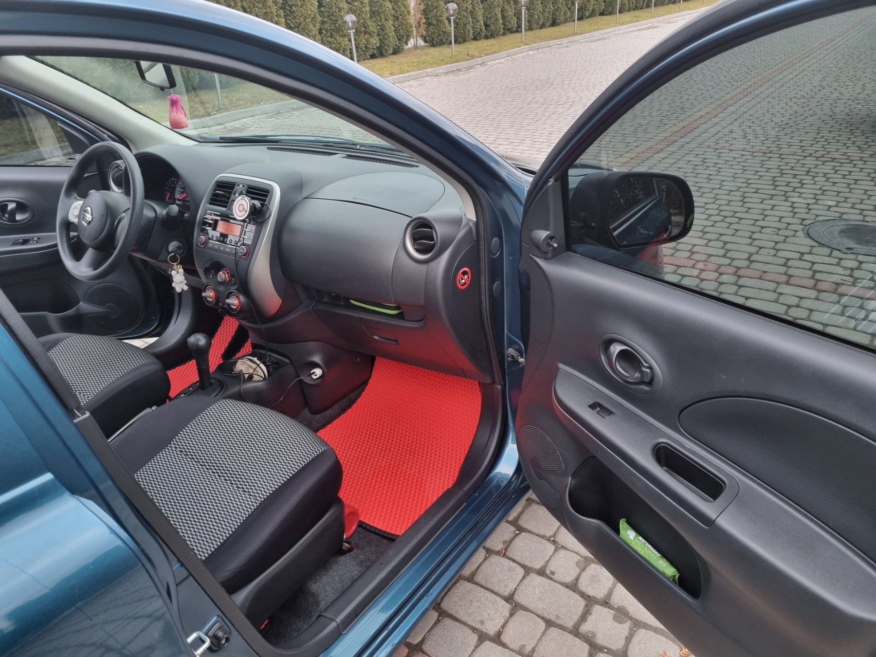 Nissan micra авто