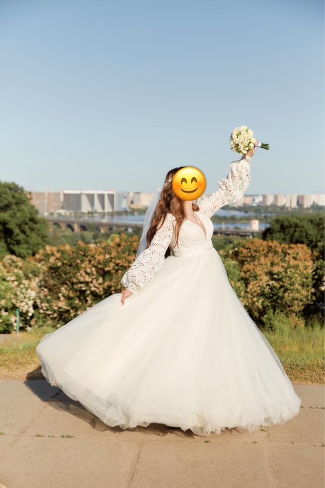 Мереживна весільна сукня айворі 46 розмір