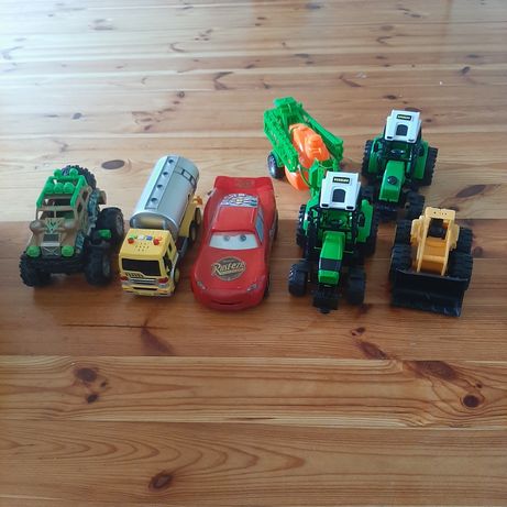 Zabawki pojazdy, ciągniki