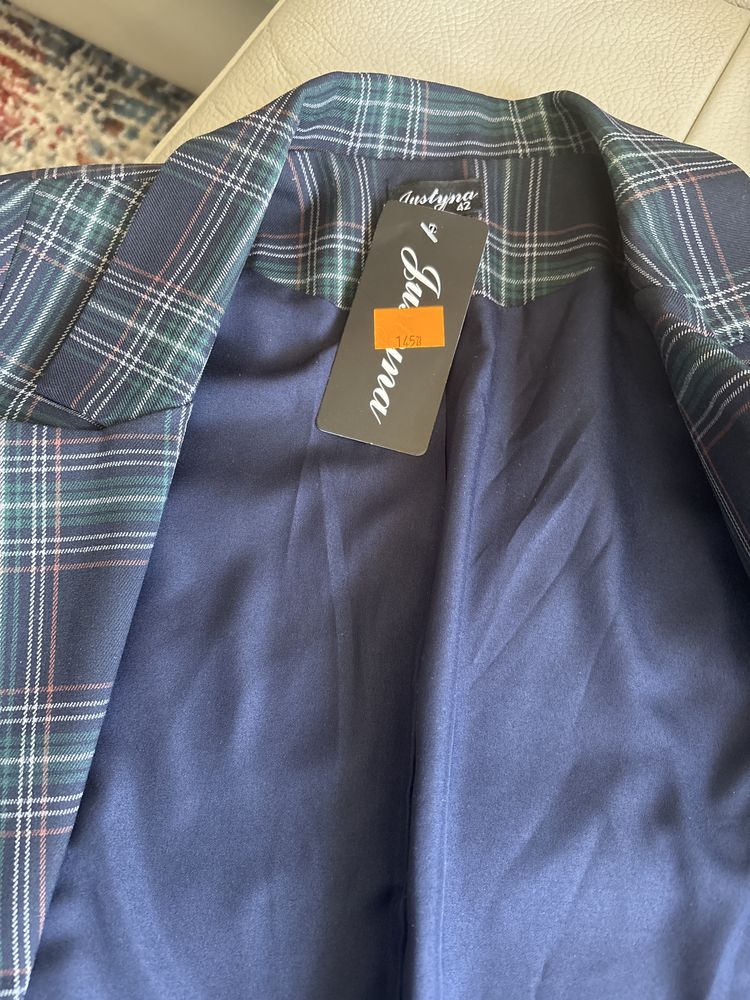 Nowy elegancki garnitur damski marynarka i spodnie  w kratę r. 42/44