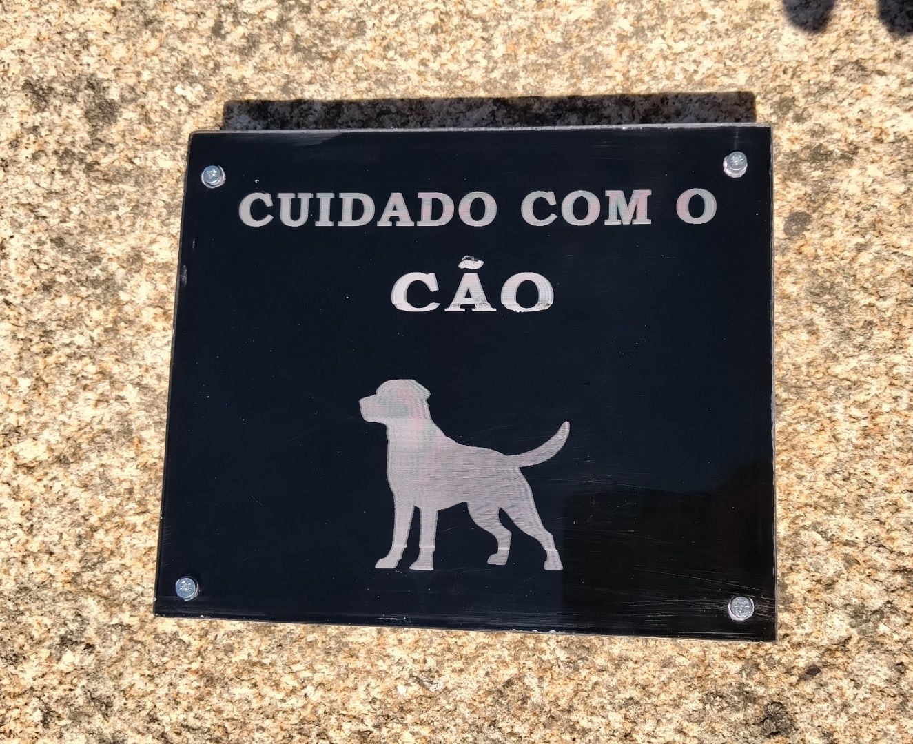 Placa de aviso  em acrílico para cães personalizada