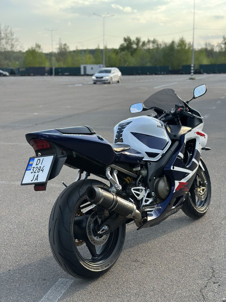 Мотоцикл Спортбайк Honda CBR 600F4i 2003
