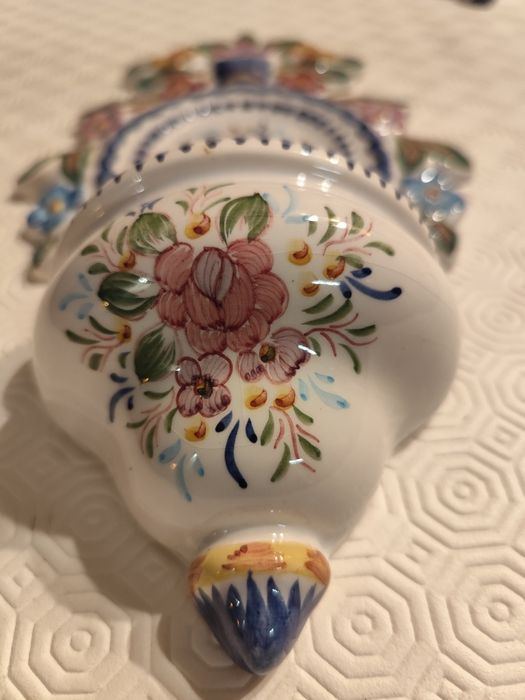 Pia de Água Benta de Valadares, a cerâmica de Gaia Pintura Manual