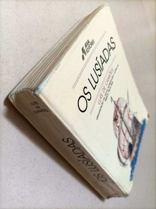 Livros:  Gil Vicente / Almeida Garrett / Camões