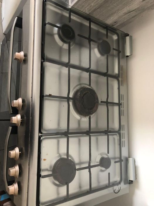 Fogão com forno      .