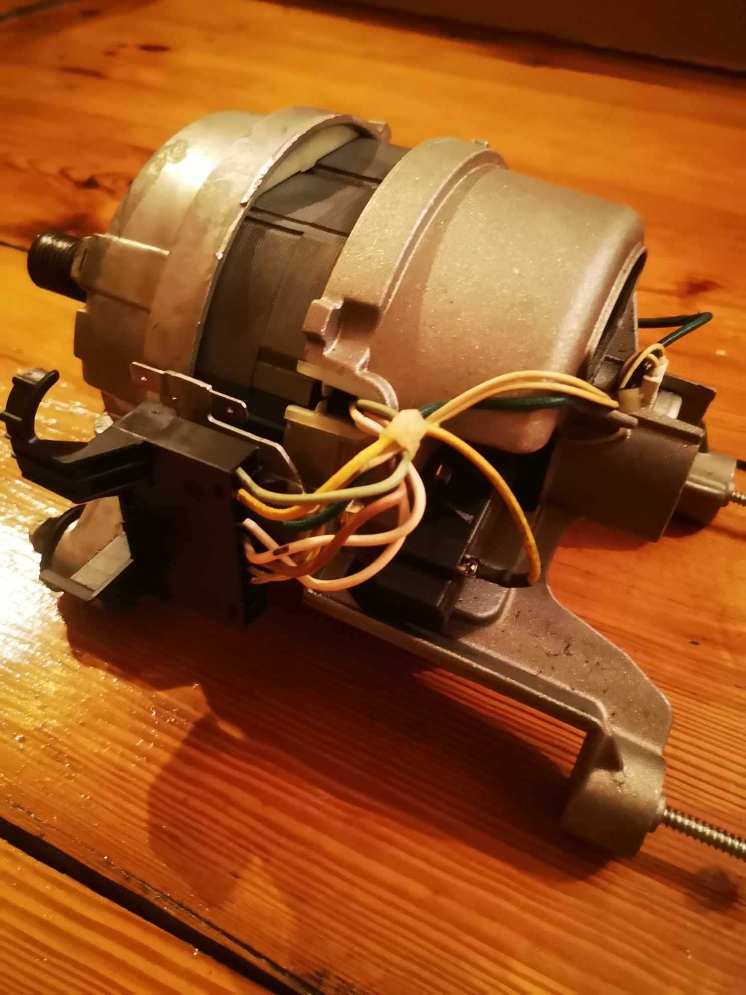 Silnik do pralki zanussia fa1026