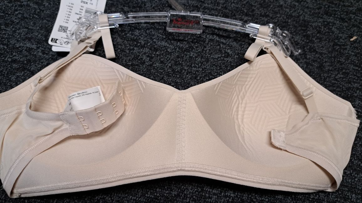 Biustonosz sloggi by Triumph w rozmiarze XS+, 65D 65E 70D, bezowy