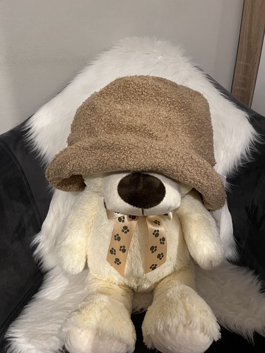 Nowy ciepły miękki beżowy kapelusz teddy idealny na jesień
