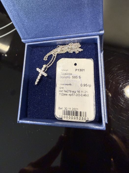 Золотий хрестик з діамантами
