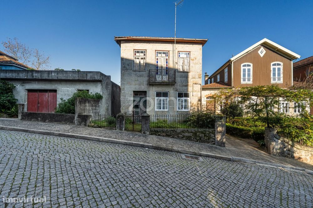 Moradia em Pedra para Remodelação no Centro de Celorico de Basto