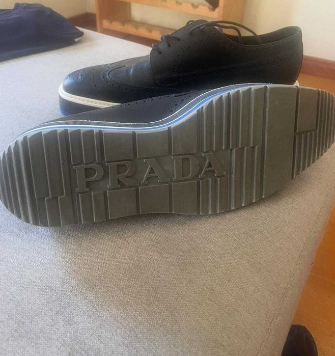 Sapatos Prada derby 2EG015 na cor couro preto