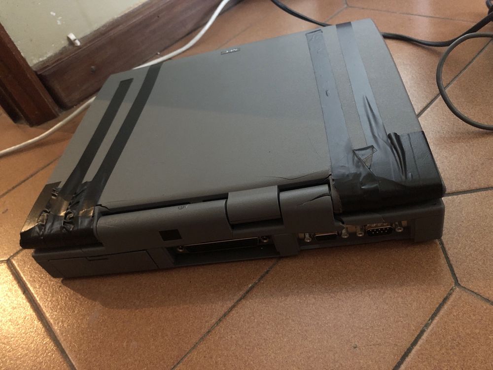 Portatil computador antigo NEC