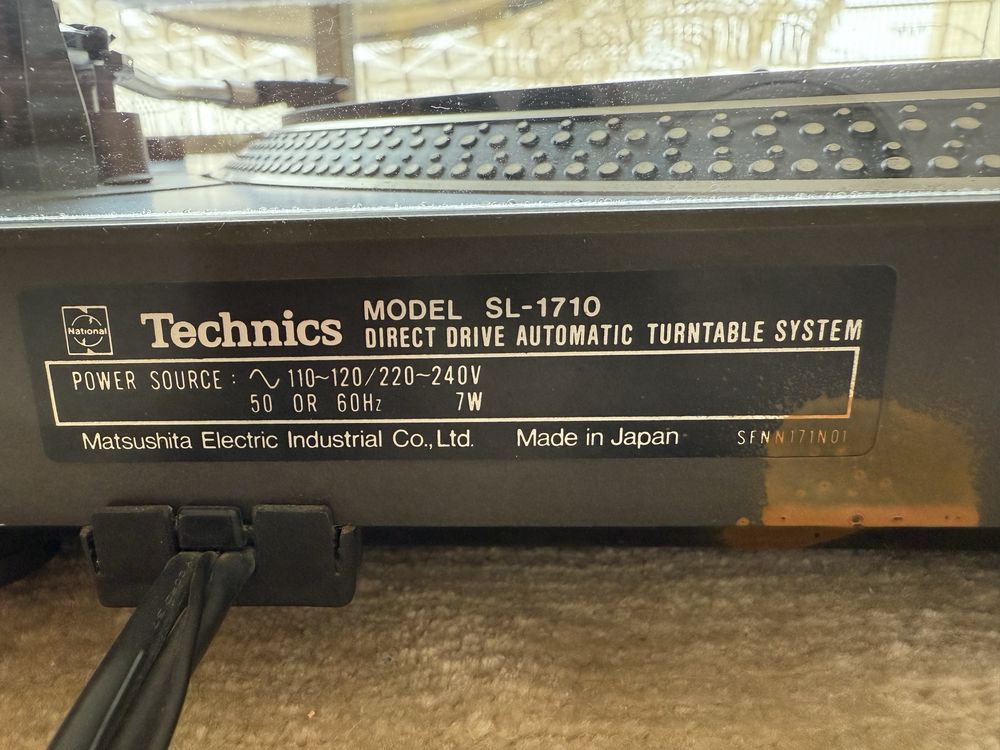 Gira-discos Technics SL-1710