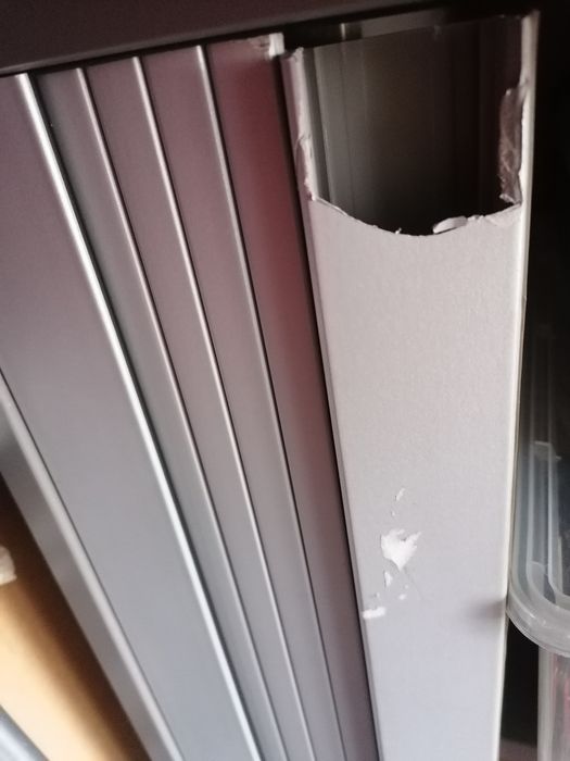 Jeden szafki biurowe