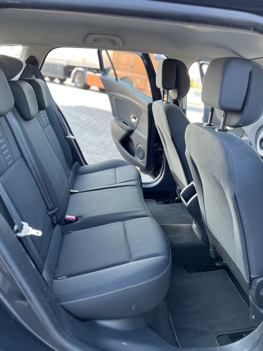 Гарний доглянутий автомобіль !