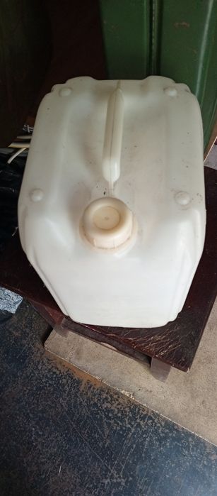 Каністри 20 та 10л.