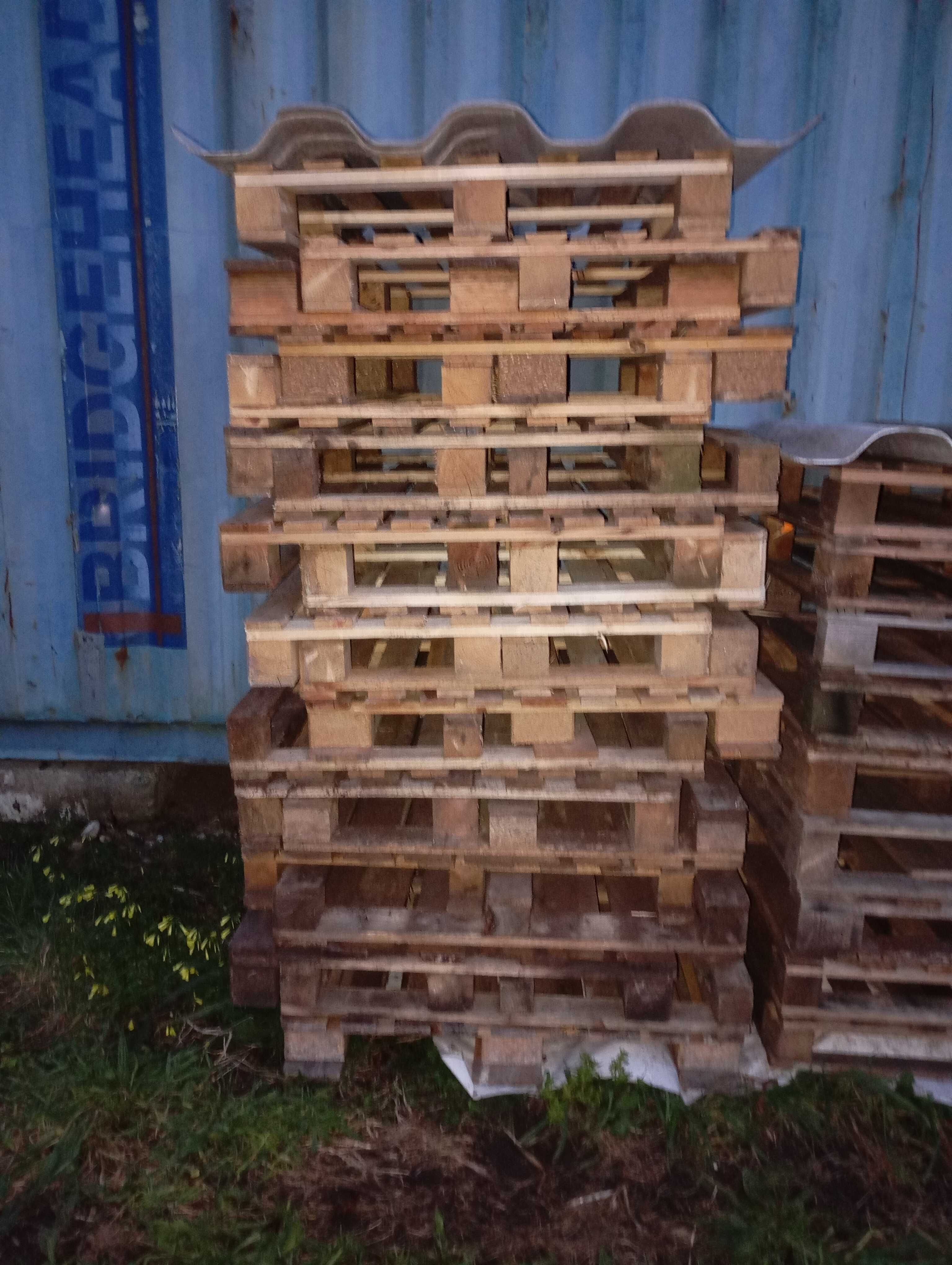 Paletes usadas para bricolage