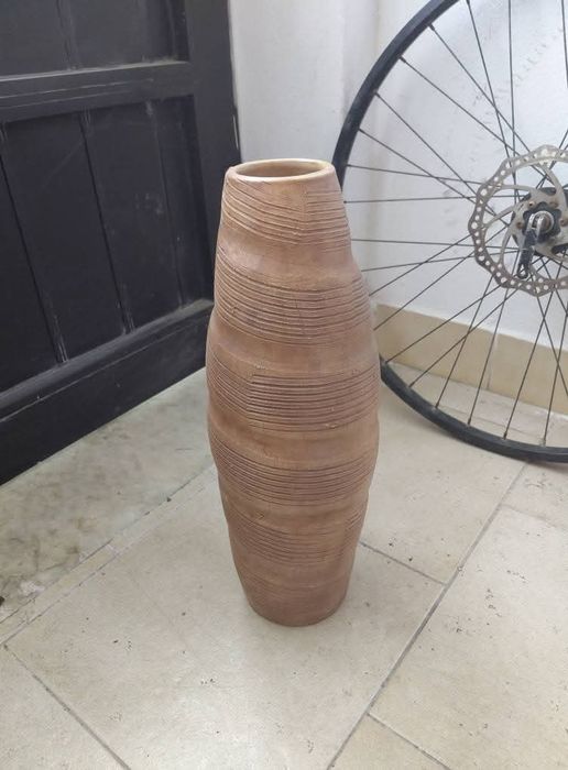 Jarra para flores em bom estado geral