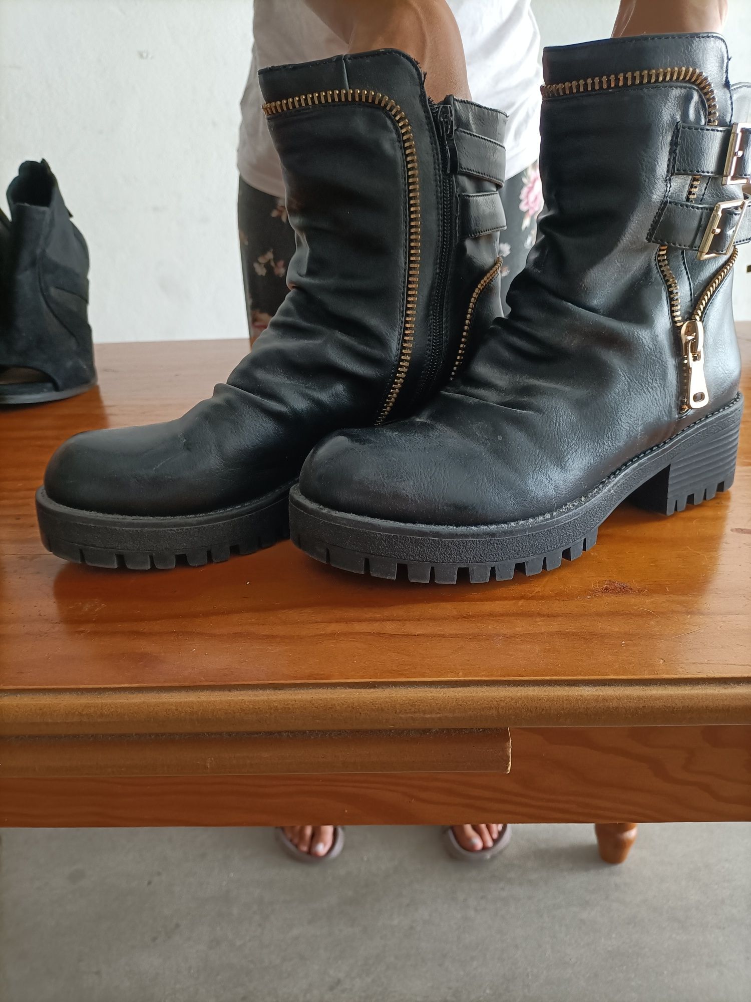 Botas pretas n° 39